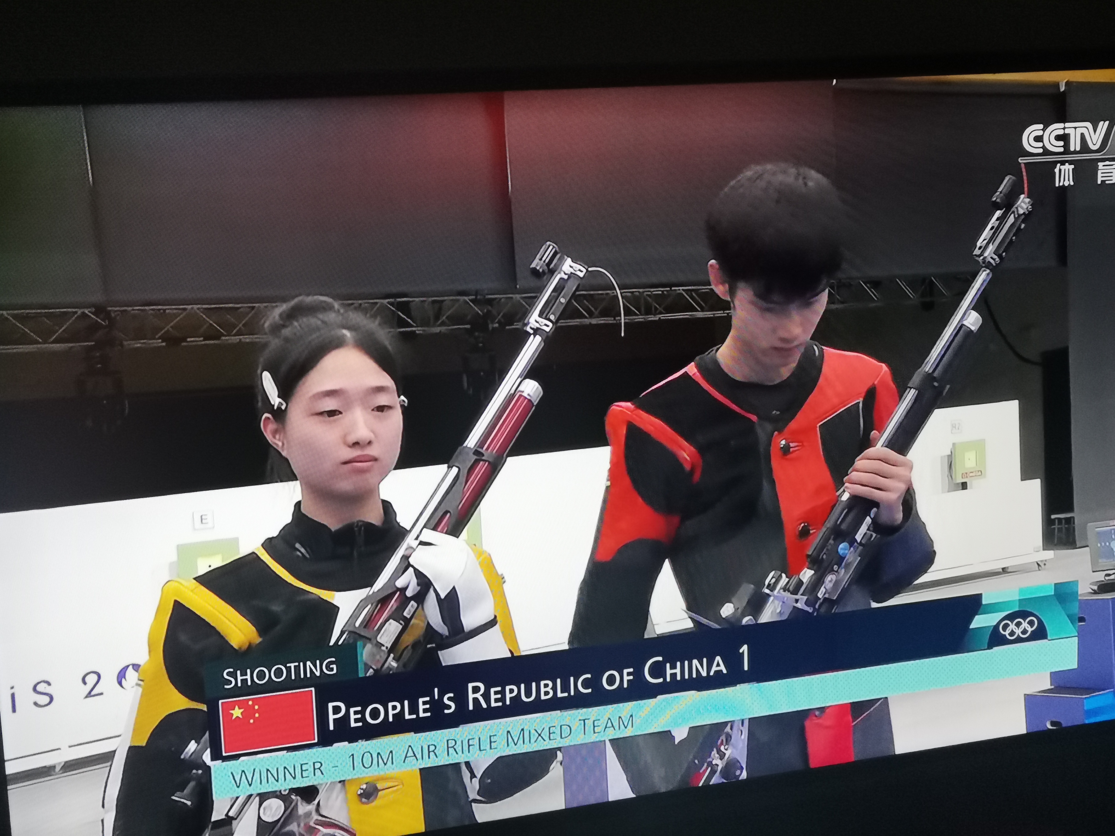 -黎巴嫩选手在击剑比赛中夺得铜牌
